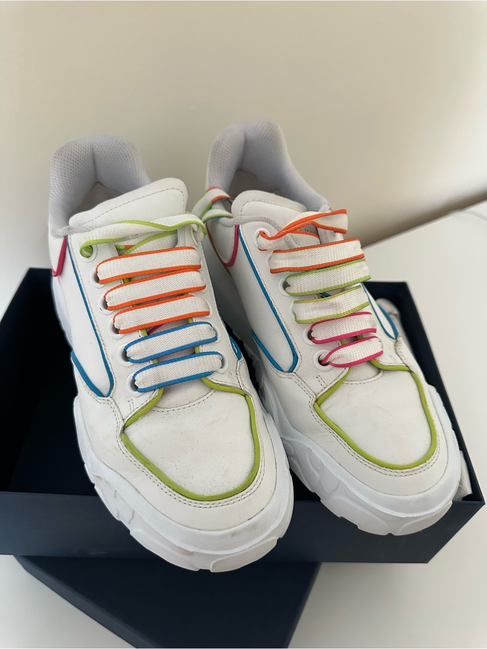 White Alexander McQueen Sneakers with Multicolor Trim and Laces